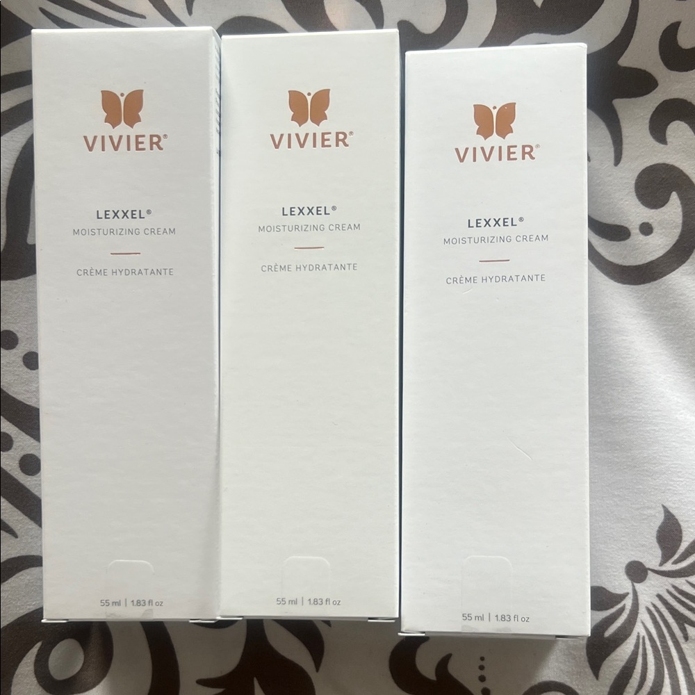 ViVI Lexxel Moisturizing Cream - Elegant White Packaging